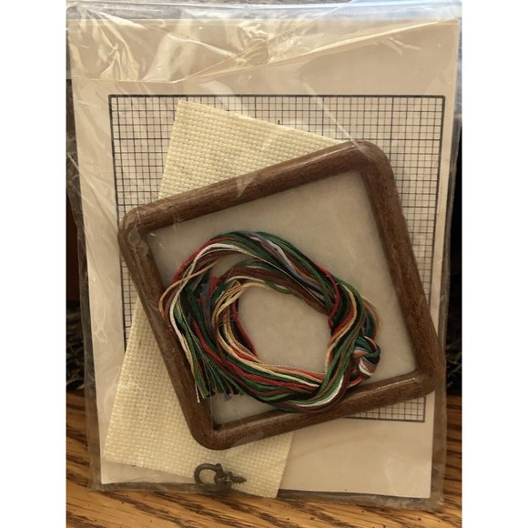 NOS VTG 1986 Dale Burdett Cross Stitch Kit Bearkins Decorating Tree Christmas - Picture 3 of 3